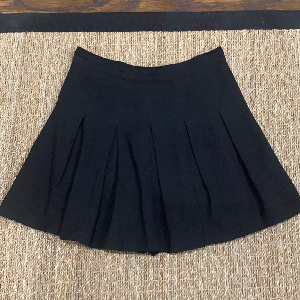 Pleated black skirt